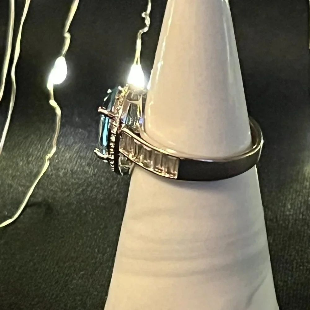 Sterling Silver Pear‑Shaped Simulated Blue Topaz Ring – Size 8.5, Stamped 925 - Picture 2 of 8